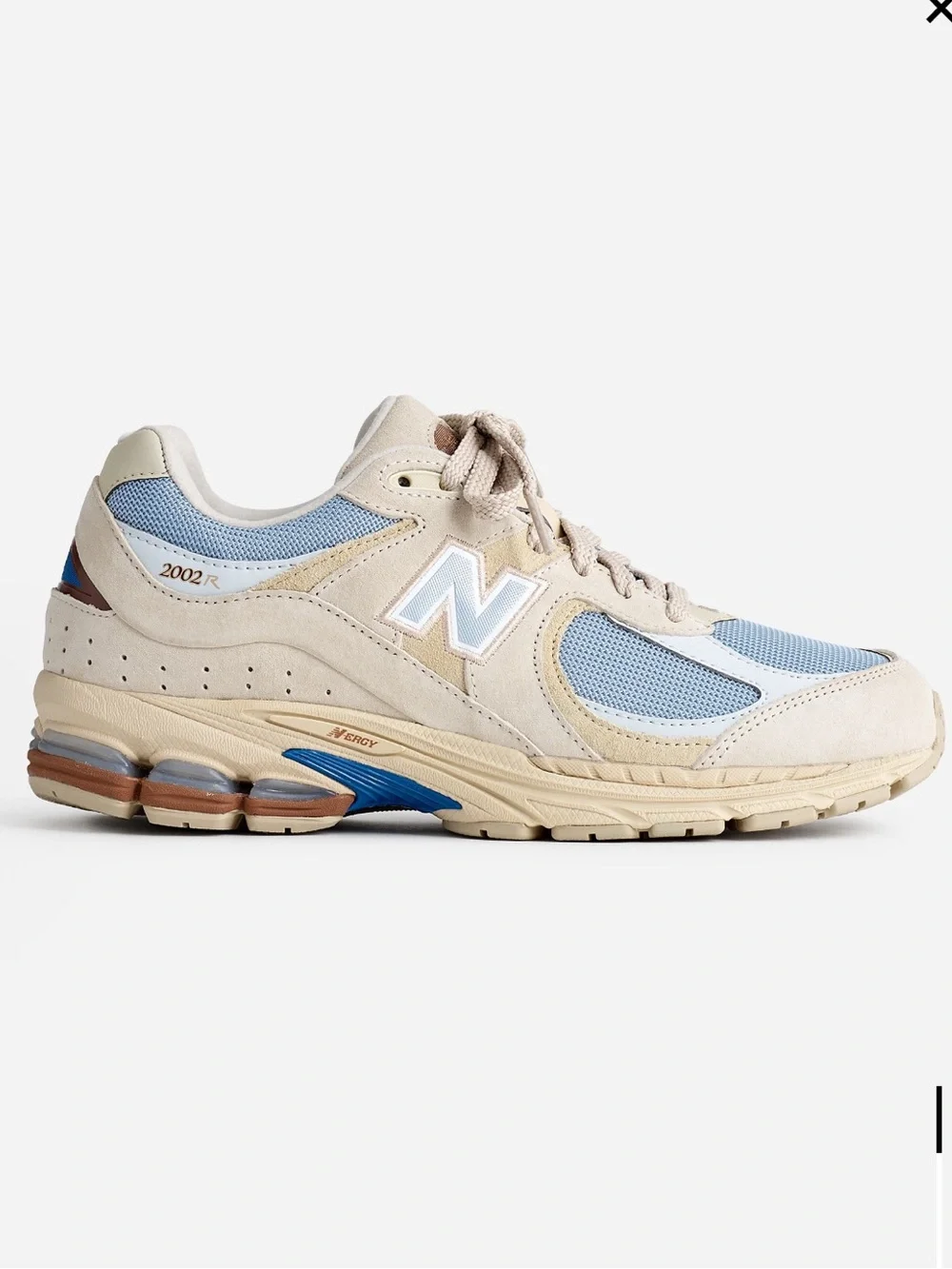 New in Box New Balance Unisex 2002R Sneakers - Picture 3 of 10